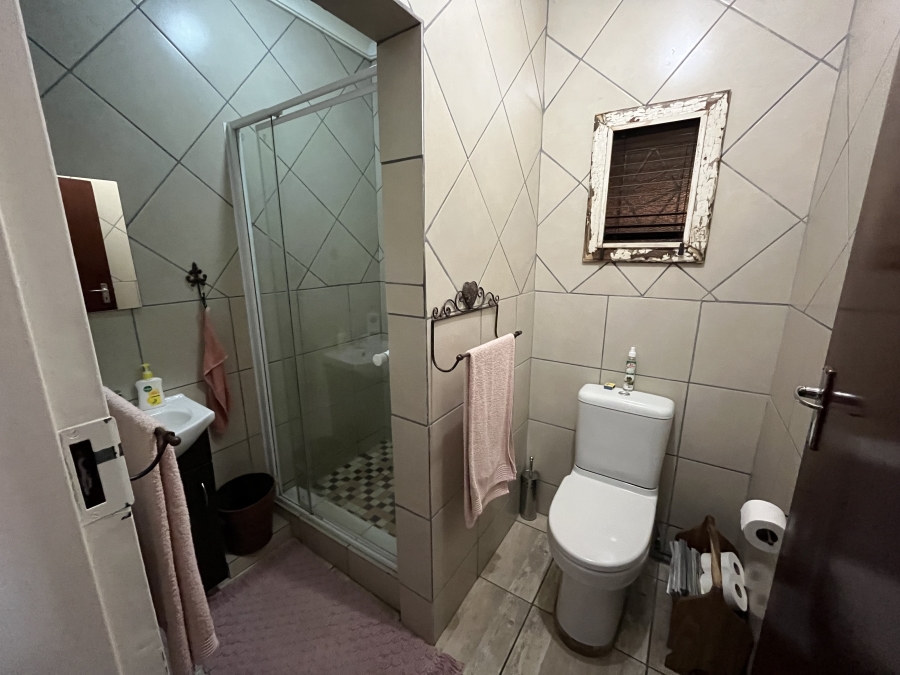To Let 3 Bedroom Property for Rent in Geelhoutpark North West